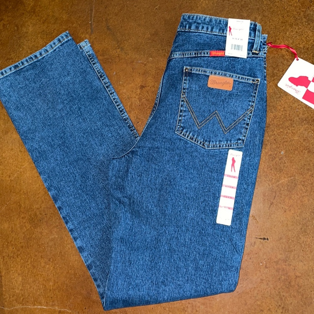 Straight leg dark wash Wranger Jeans